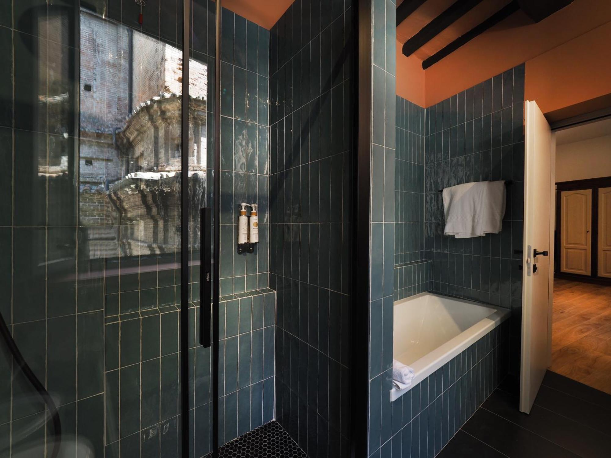 Hotel Priori Secret Garden Перуджа Екстер'єр фото