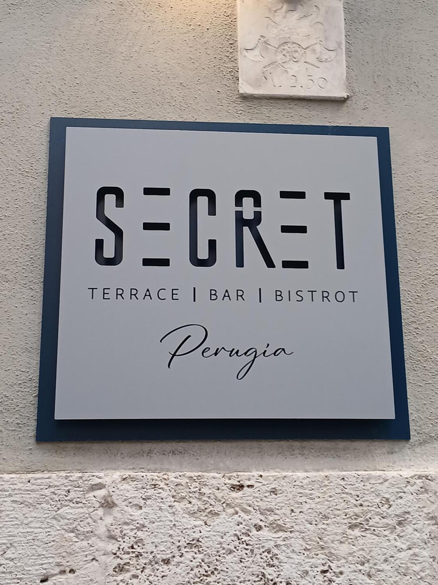 Hotel Priori Secret Garden Перуджа Екстер'єр фото