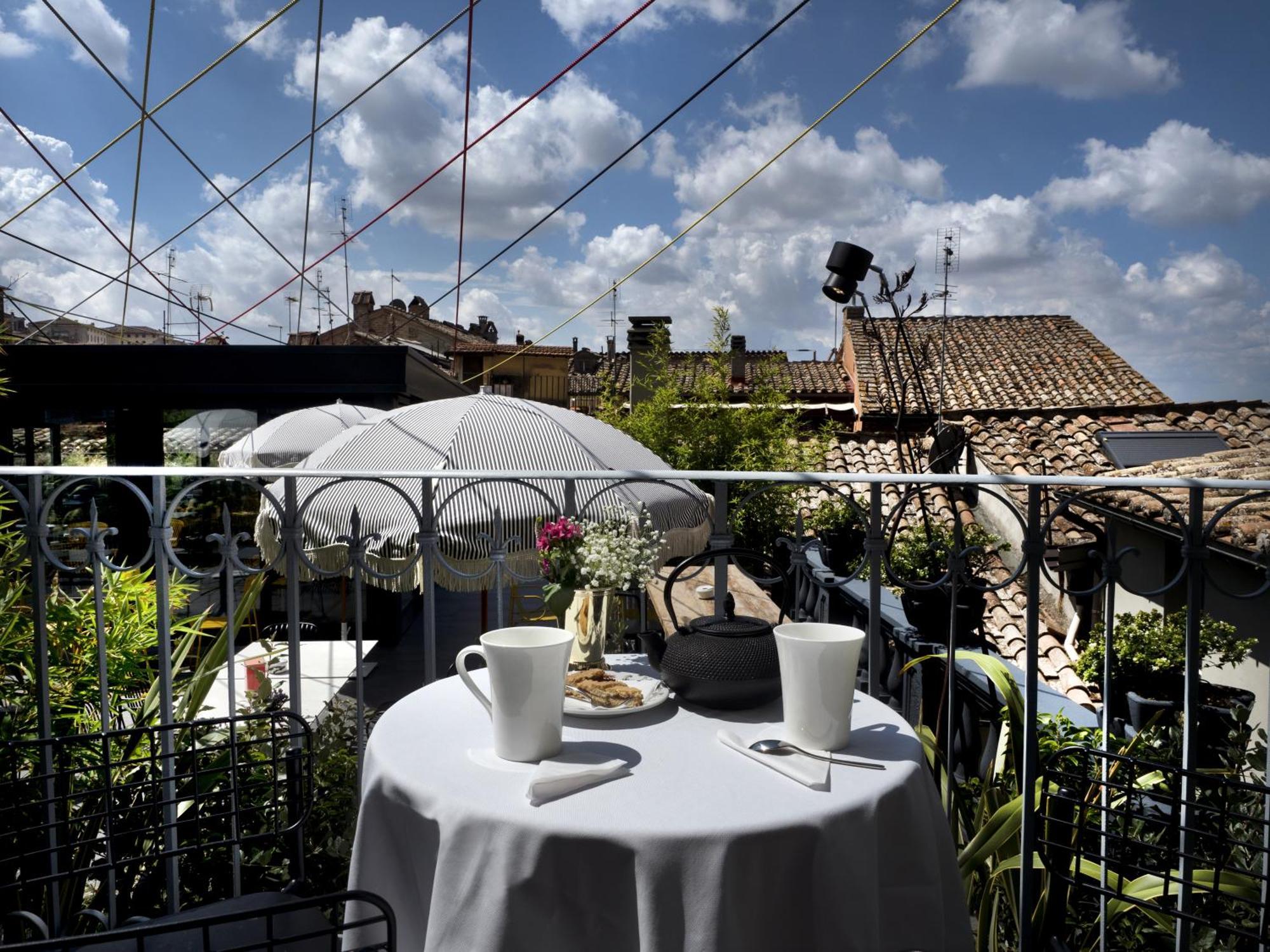 Hotel Priori Secret Garden Перуджа Екстер'єр фото